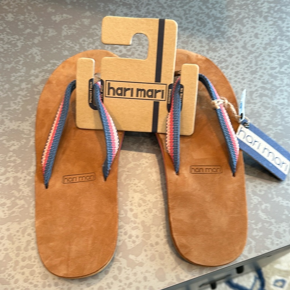 Hari Mari women’s size 10 flip flops. NWT, pink and blue toe strapped